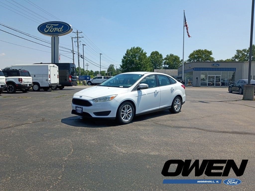 2015 Ford Focus SE in Oxford White — front three-quarter view