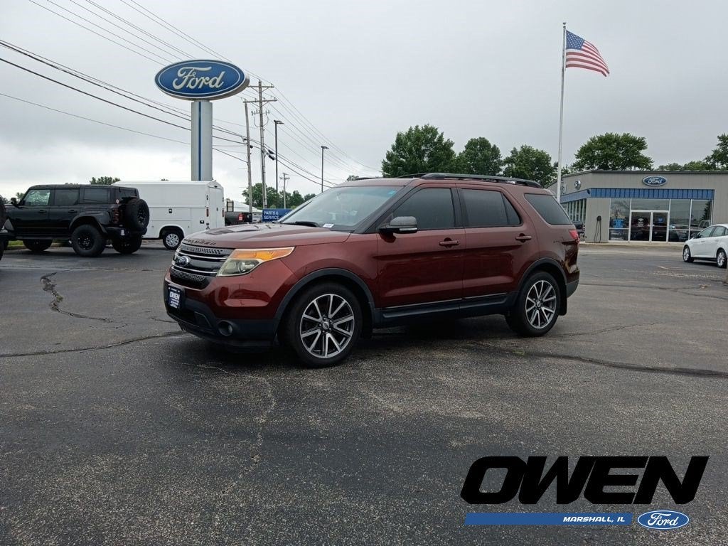 2015 Ford Explorer XLT in Bronze — front three-quarter view