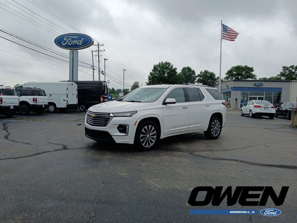 2023 Chevrolet Traverse Premier in Iridescent Pearl Tricoat — front three-quarter view